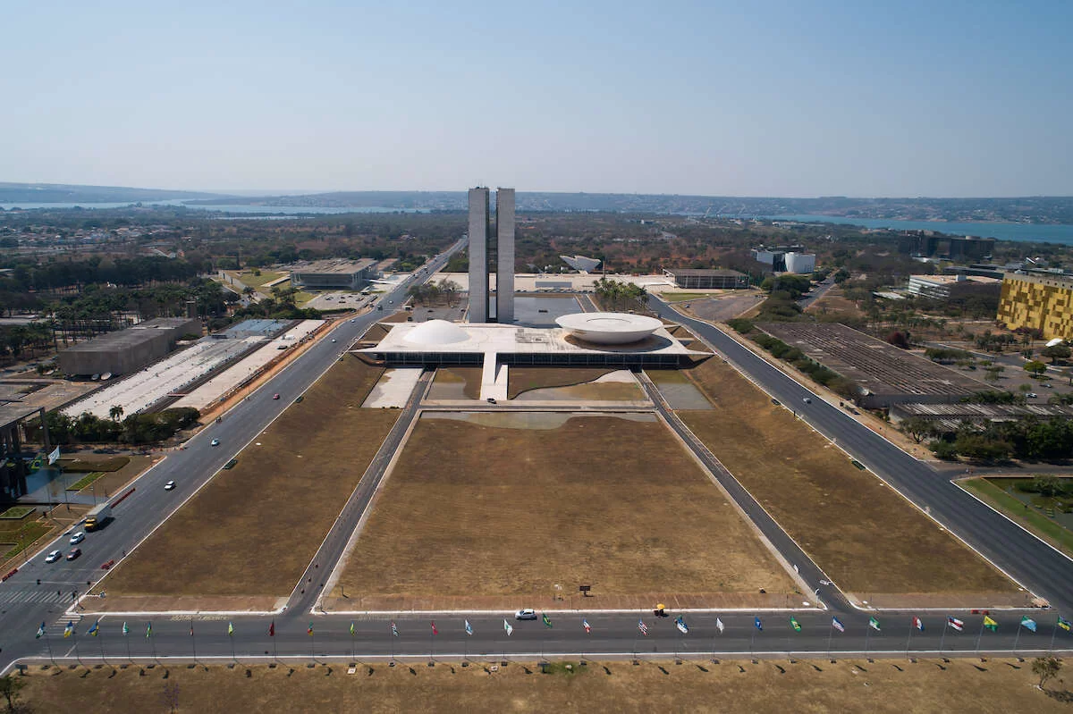 A publicao aponta ainda que ''os agentes pblicos devem se revezar nos dois perodos comemorativos, preservando os servios essenciais, em especial o atendimento ao pblico'' (Rafaela Felicciano/Metrpoles)