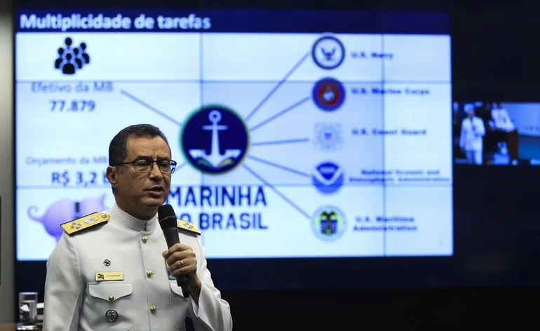 Na ocasio, Bolsonaro mandou uma mensagem  tropa: ''Os fuzileiros navais, com sacrifcio da prpria vida, lutaram e sempre lutaro para impedir qualquer iniciativa arbitrria que possam vir a solapar o interesse do nosso pas'' (Jos Cruz-Agncia Brasil)