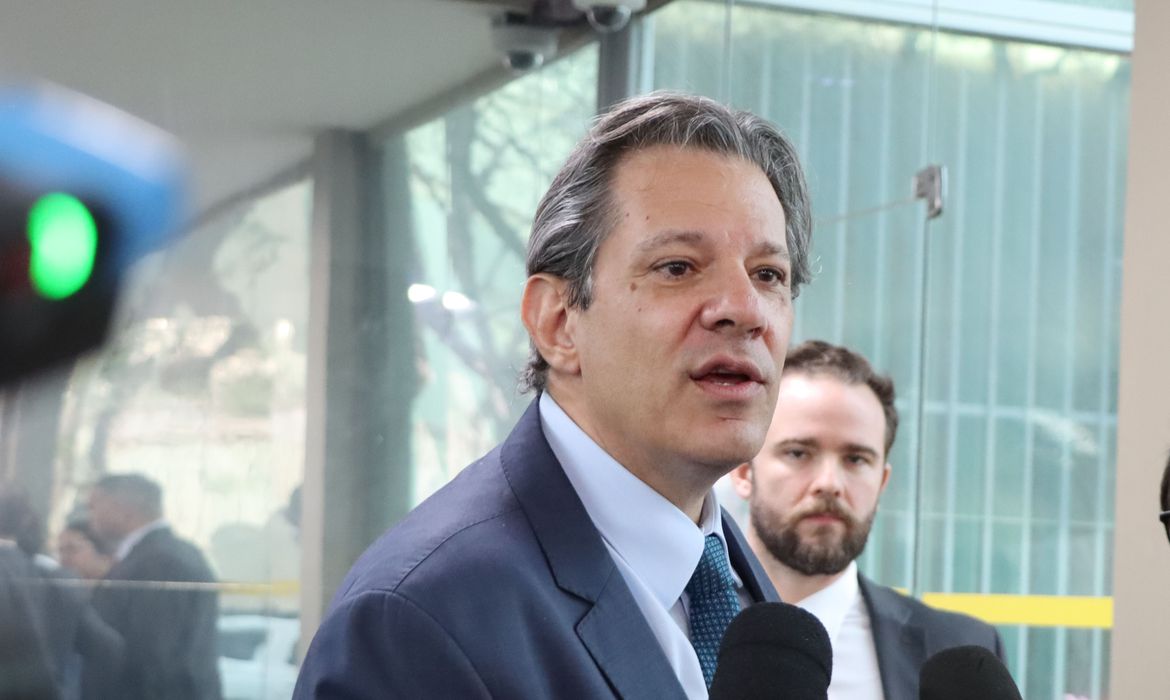 Copom advertiu que uma eventual mudana da meta fiscal para o prximo ano teria impacto sobre a poltica de juros (Valter Campanato/Agncia Brasil
)