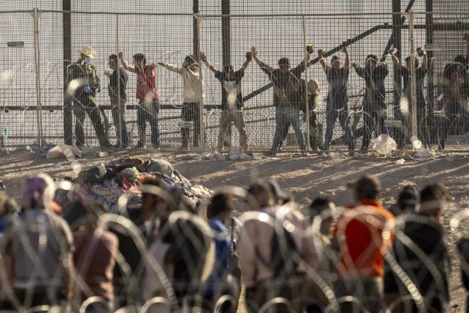 Firmados aps uma reunio em Ciudad Jurez (ao norte, estado de Chihuahua, na fronteira com os EUA), o acordo pretende "evitar que as pessoas migrantes arrisquem sua vida, ao utilizar esse meio de transporte (trem) com a inteno de chegar  fronteira" (Foto: Getty Images via AFP)