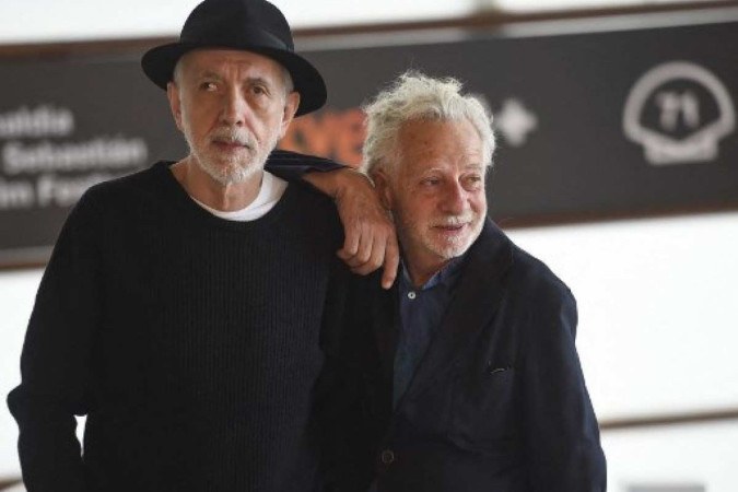 "Atiraram no Pianista", dirigido pelo espanhol Fernando Trueba (de chapu) e com desenhos de Javier Mariscal, narra a investigao de um jornalista americano sobre Francisco Tenrio Junior, um exmio pianista do samba-jazz que desapareceu em Buenos Aires (Foto: ANDER GILLENEA / AFP)