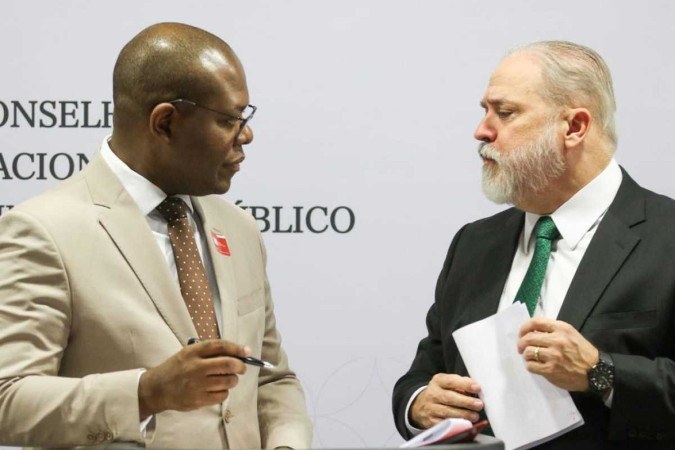 O ministro dos Direitos Humanos, Silvio Almeida, participa de reunio do Conselho Nacional do Ministrio Pblico (CNMP), a ltima comandada pelo procurador-geral da Repblica, Augusto Aras (foto: Jos Cruz/ Agncia Brasil)