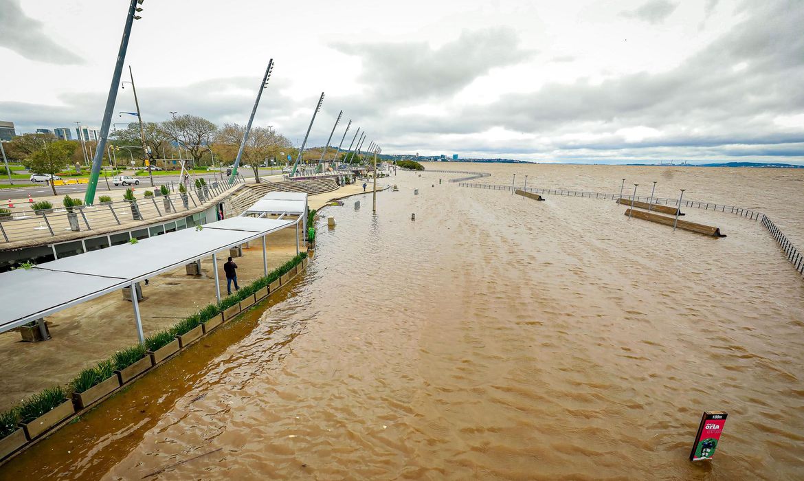 Lago Guaba atinge a maior marca registrada desde 1941 (foto: Alex Rocha/PMPA)