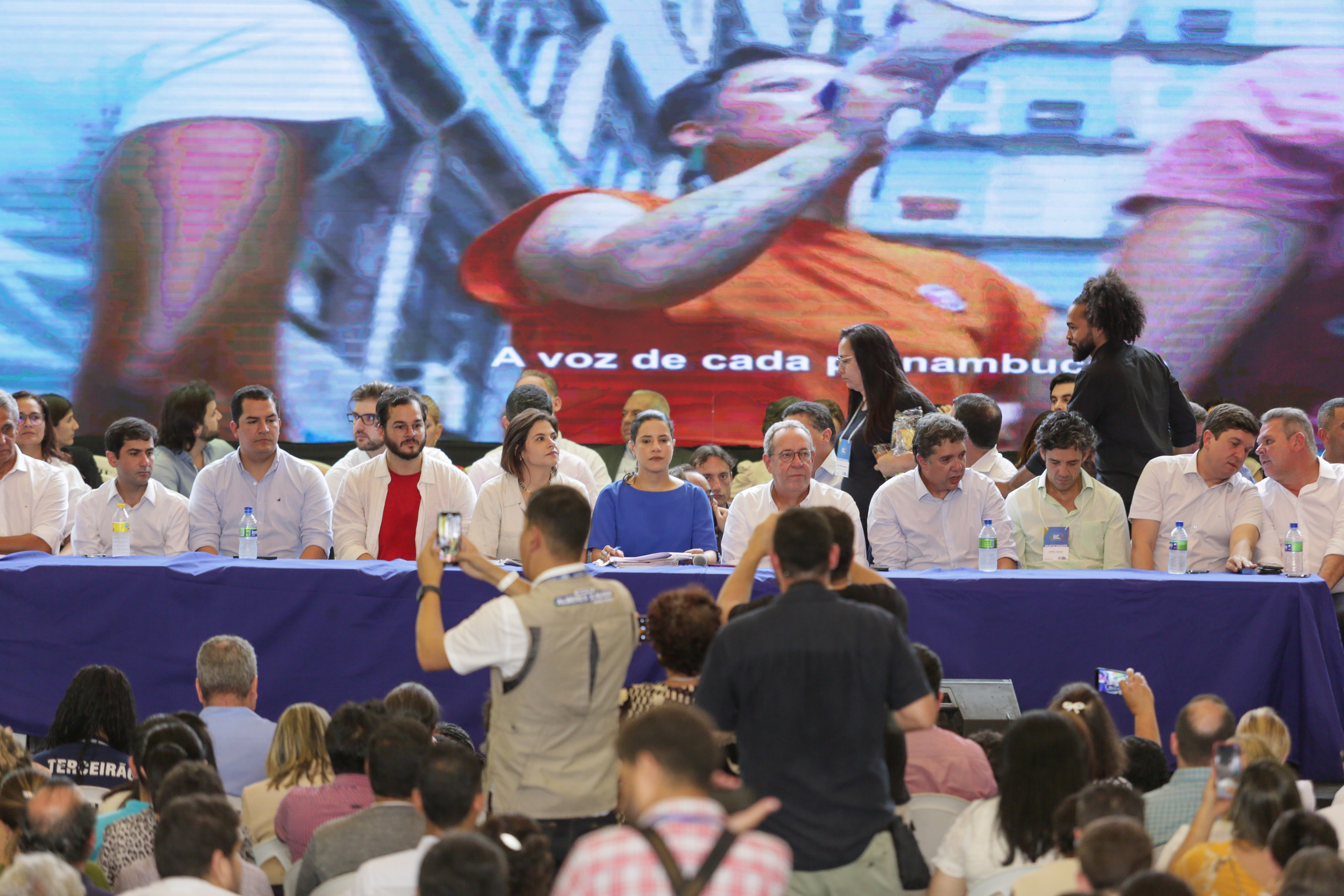 Governadora reúne prefeitos, parlamentares, gestores públicos e lideranças para anunciar pacote de investimentos no Estado (Rafael Vieira/DP)