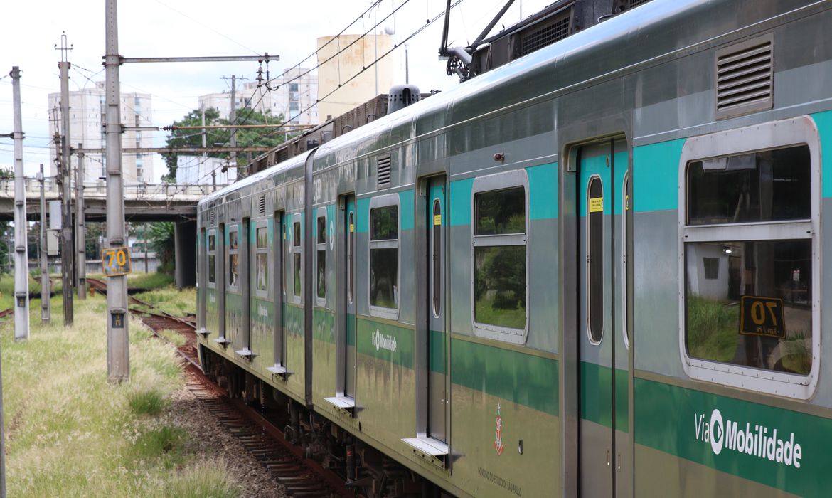 Os ferrovirios e trabalhadores da Sabesp tambm vo aderir  paralisao o dia 3 de outubro (Rovena Rosa/Agncia Brasil)