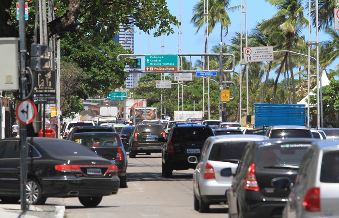 Os atletas seguiro na Avenida Boa Viagem, entre o Parque Dona Lindu e o Segundo Jardim.  (Foto: Annaclarice Almeida/Arquivo DP)