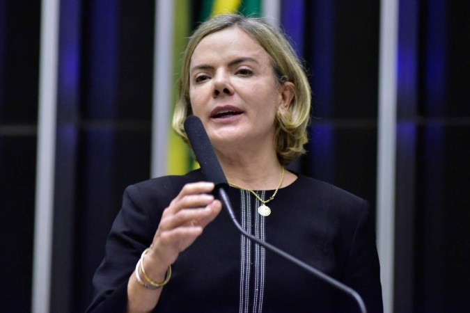 Gleisi est internada desde ontem, no hospital DF Star, em Braslia, quando passou pela investigao para avaliar a obstruo coronria (foto: Zeca Ribeiro/Cmara dos Deputados )
