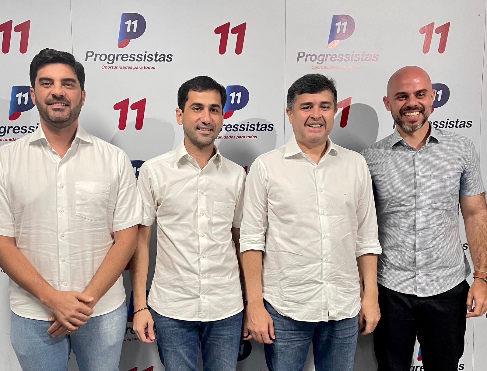Se reuniram com Eduardo da Fonte os deputados estaduais Kaio Manioba, Claudiano Filho e Romero Sales Filho (Foto: Divulgao)