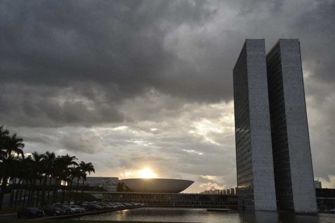 Para boa parte dos brasileiros, no presidencialismo de coalizo as instituies devem dialogar e "ceder um pouco"  (foto: Minervino Jnior/CB/D.A.Press)