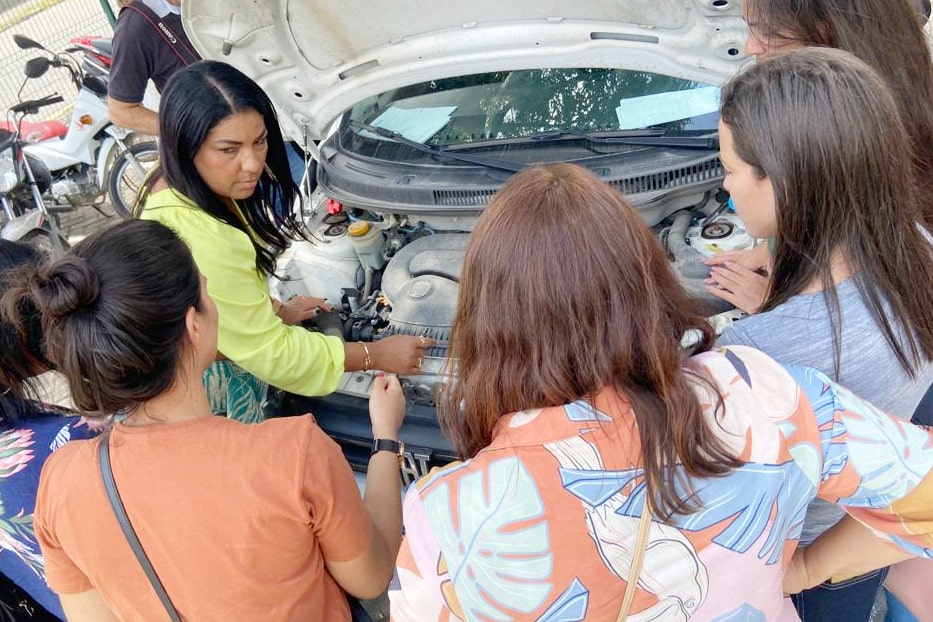 Detran abre novas vagas para o curso gratuito de mecânica para mulheres
