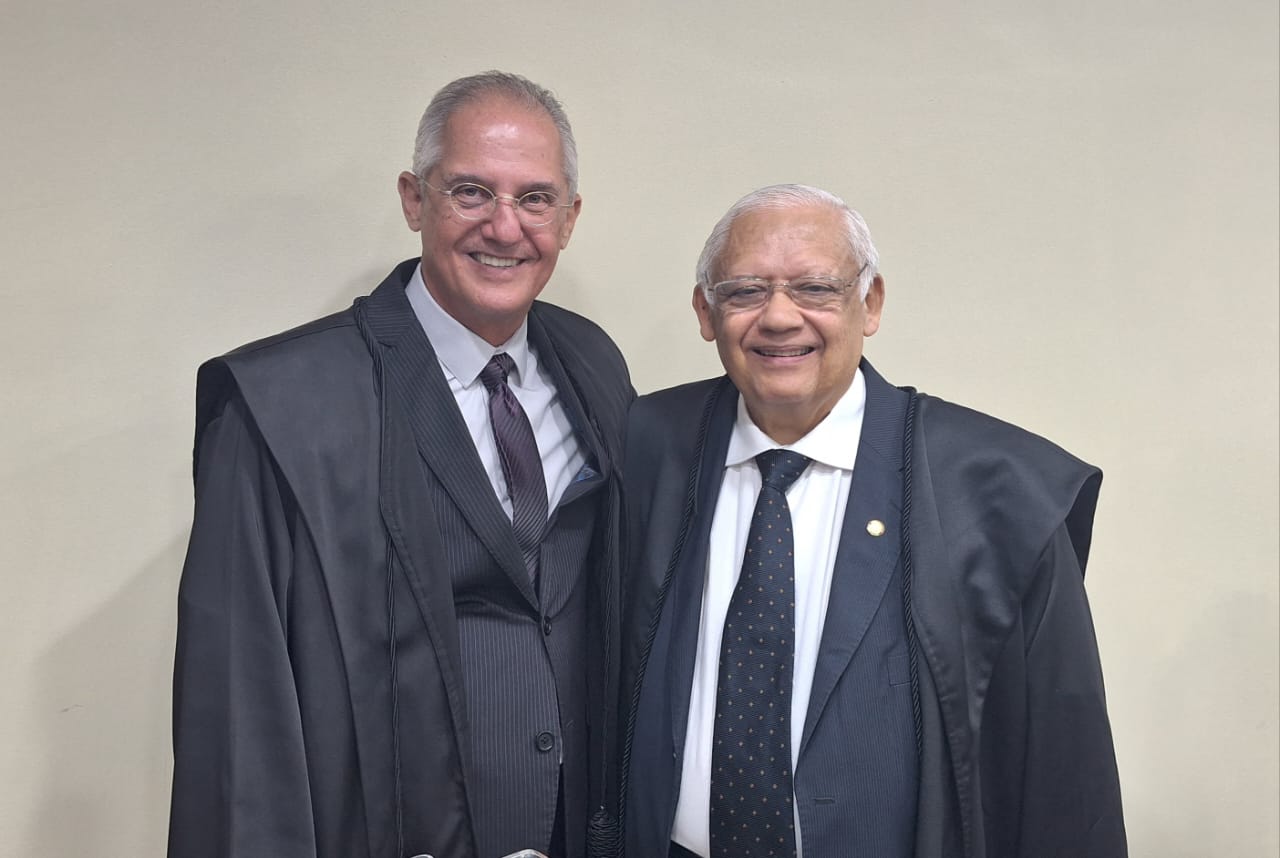 O desembargador Adalberto de Oliveira Melo ocupava a Vice-presidncia e Corregedoria do TRE-PE, agora assume a Presidncia (Foto: Divulgao)