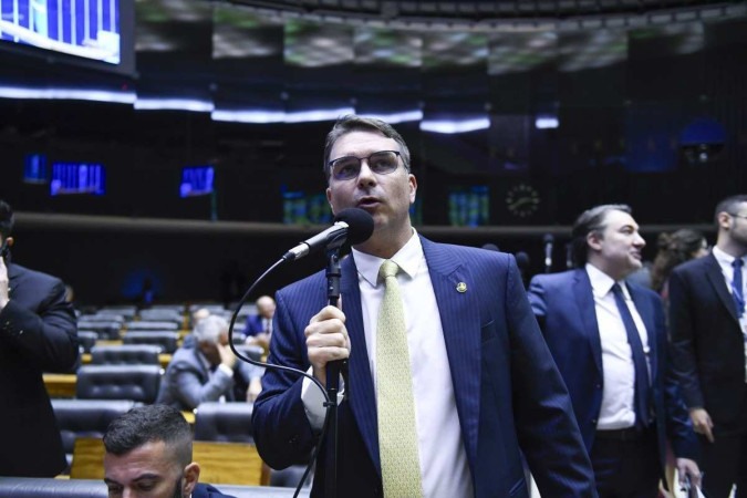 Flvio Bolsonaro sobre veto do pai: "Houve um veto do presidente Bolsonaro que ns trabalhamos pela derrubada. Foi um equvoco l atrs essa postura" (foto: Roque de S/Agncia Senado)