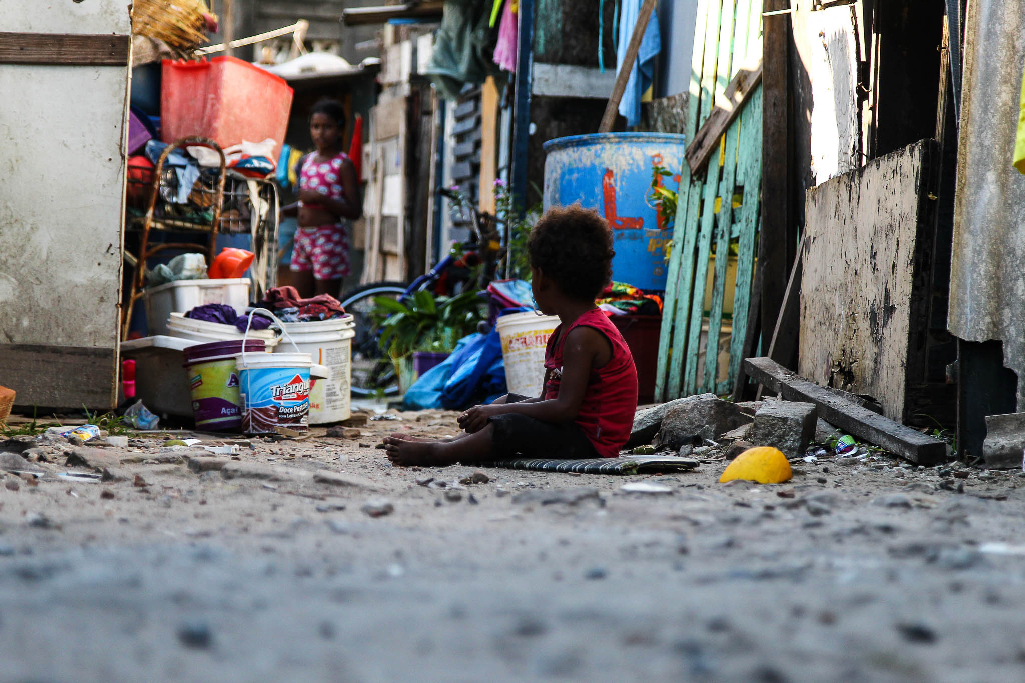 O Brasil conseguiu reduzir lentamente a maioria das privações a que crianças e adolescentes estão expostos, mesmo com a pandemia de covid-19 (Foto: Sandy James/DP)