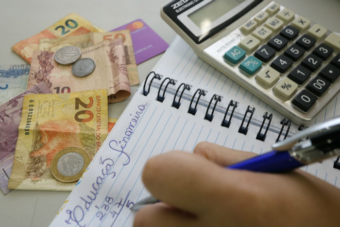 Disciplina vem compondo o conteúdo escolar, mas ainda de forma tímida (Divulgação)