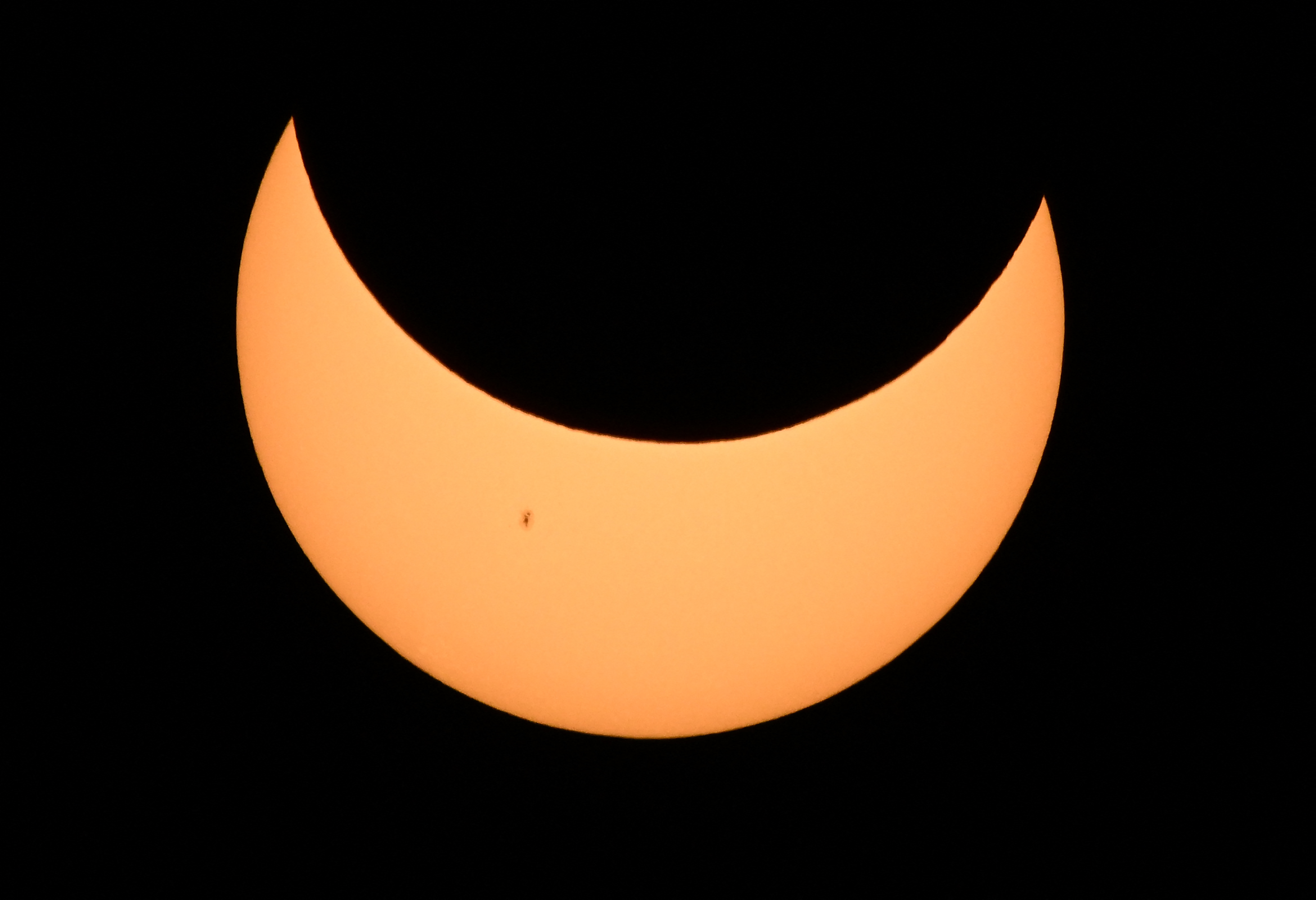 Eclipse solar anular deste sbado (14) (PATRICK T. FALLON / AFP)