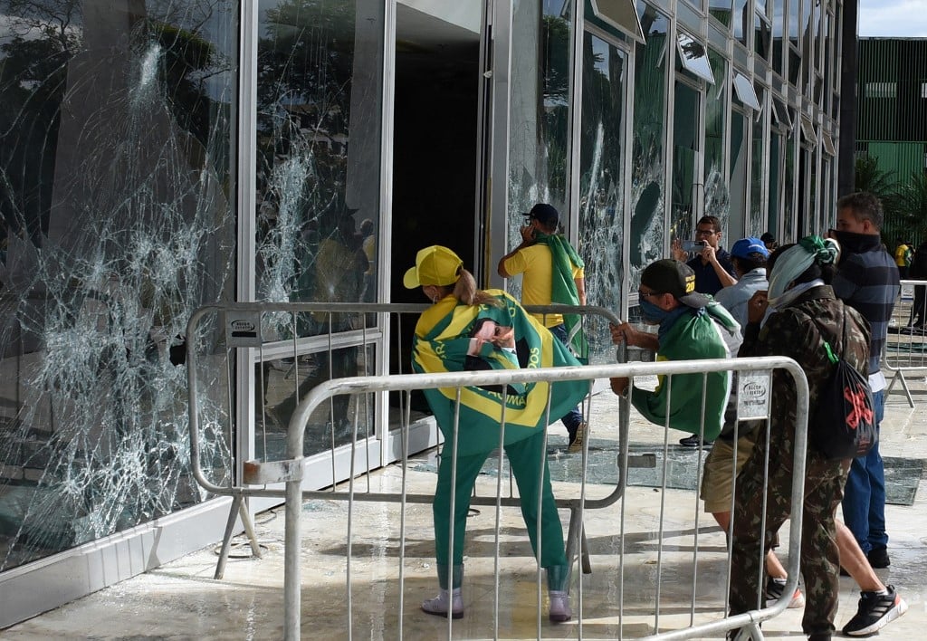 Seis ministros votaram a favor da punio dos envolvidos (foto: Ton Molina/AFP)