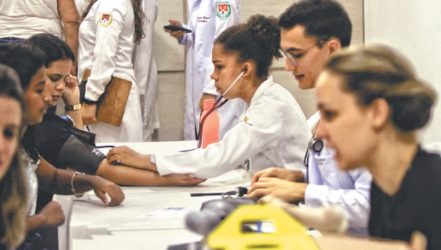 Entre os atendimentos, at sexta-feira, esto aferio de presso arterial, terapias integrativas e fisioterapia, entre outros (CRDITO: RMULO CHICO/ DP)