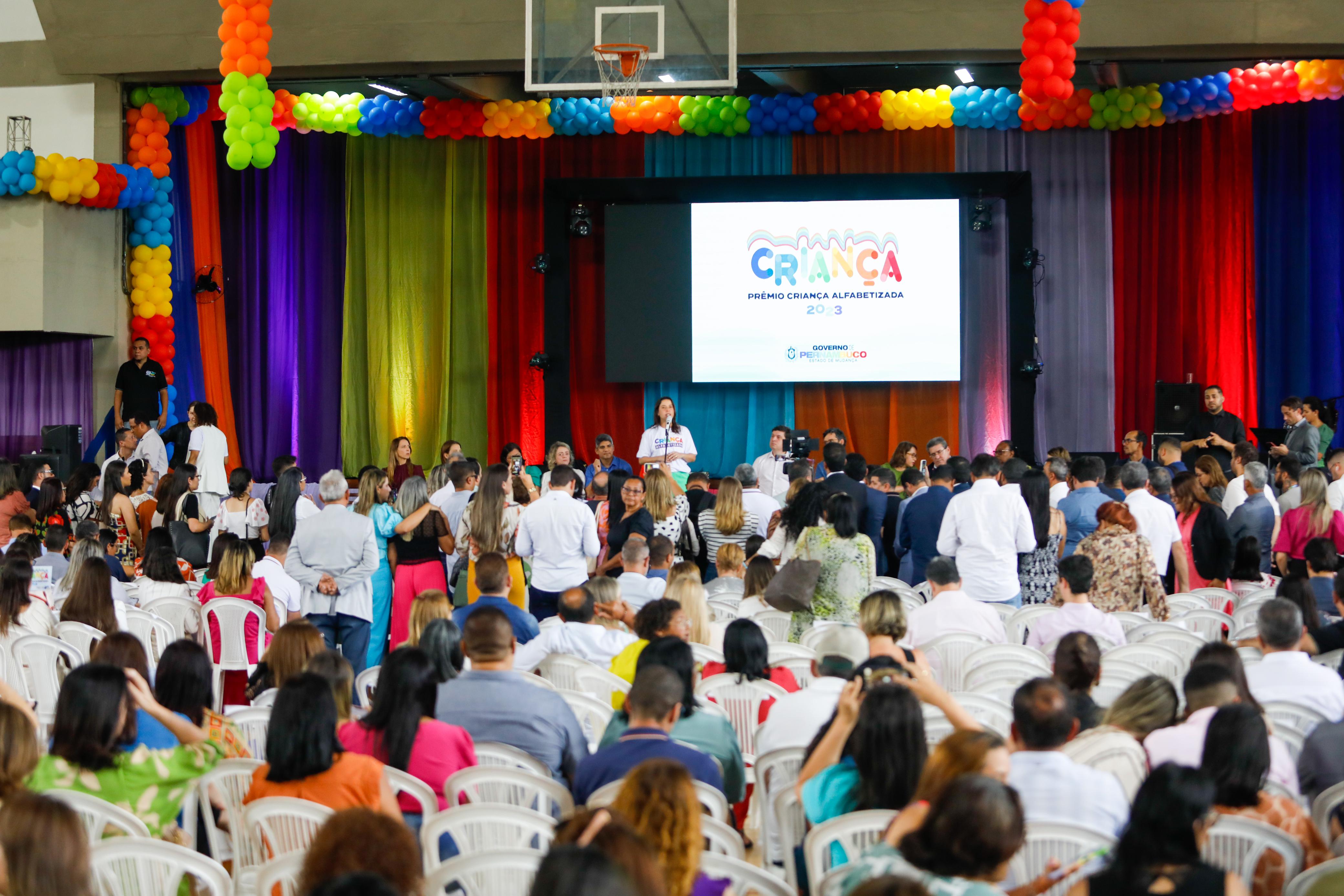 Governo premiou escolas nesta sexta (20) (Foto: Miva Filho/Governo de Pernambuco)