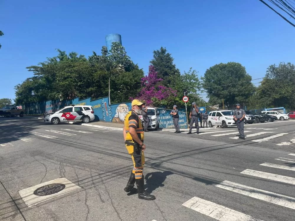 Segundo a PM, o aluno que fez os disparos teria uma desavena com a estudante baleada (Crditos: Renan Porto/Metrpoles)