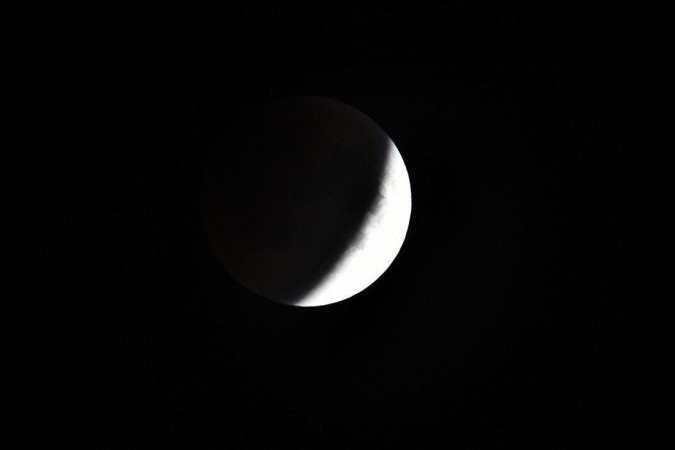O eclipse lunar ocorre quando a Lua entra na sombra da Terra (foto: Ed Alves/CB)