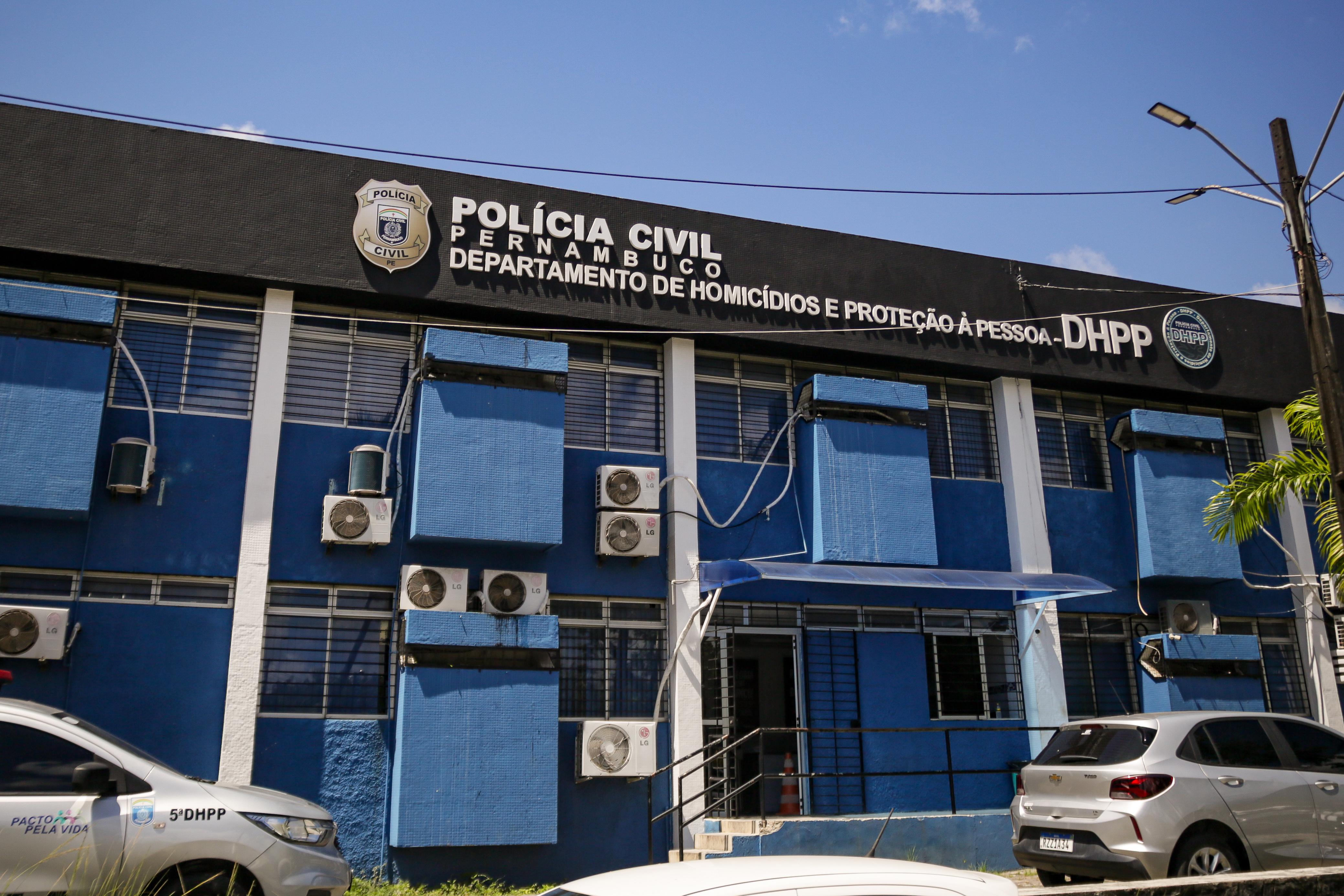 O trio foi conduzido ao DHPP, no qual foram ouvidos pelos investigadores  (Rafael Vieira/DP)