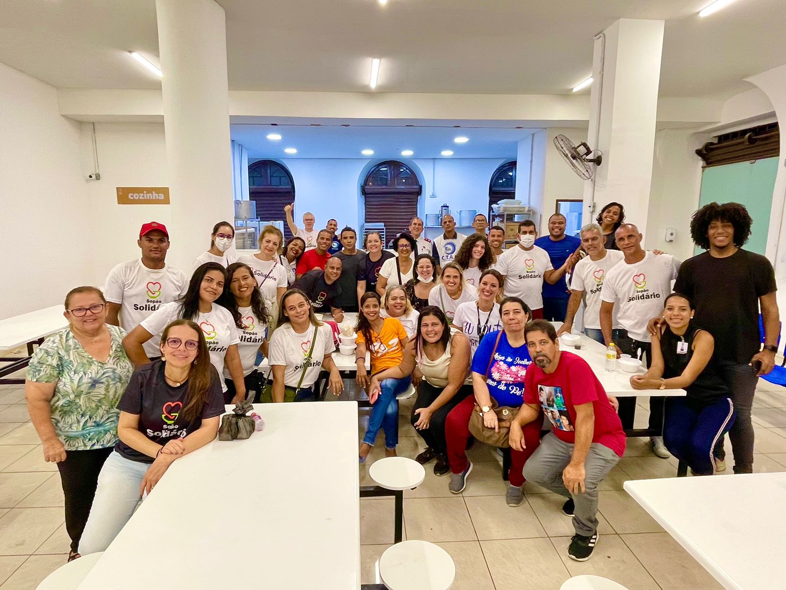 Como no tem sede oficial, voluntrios se organizam na Igreja Exrcito de Salvao (Foto: Divulgao)