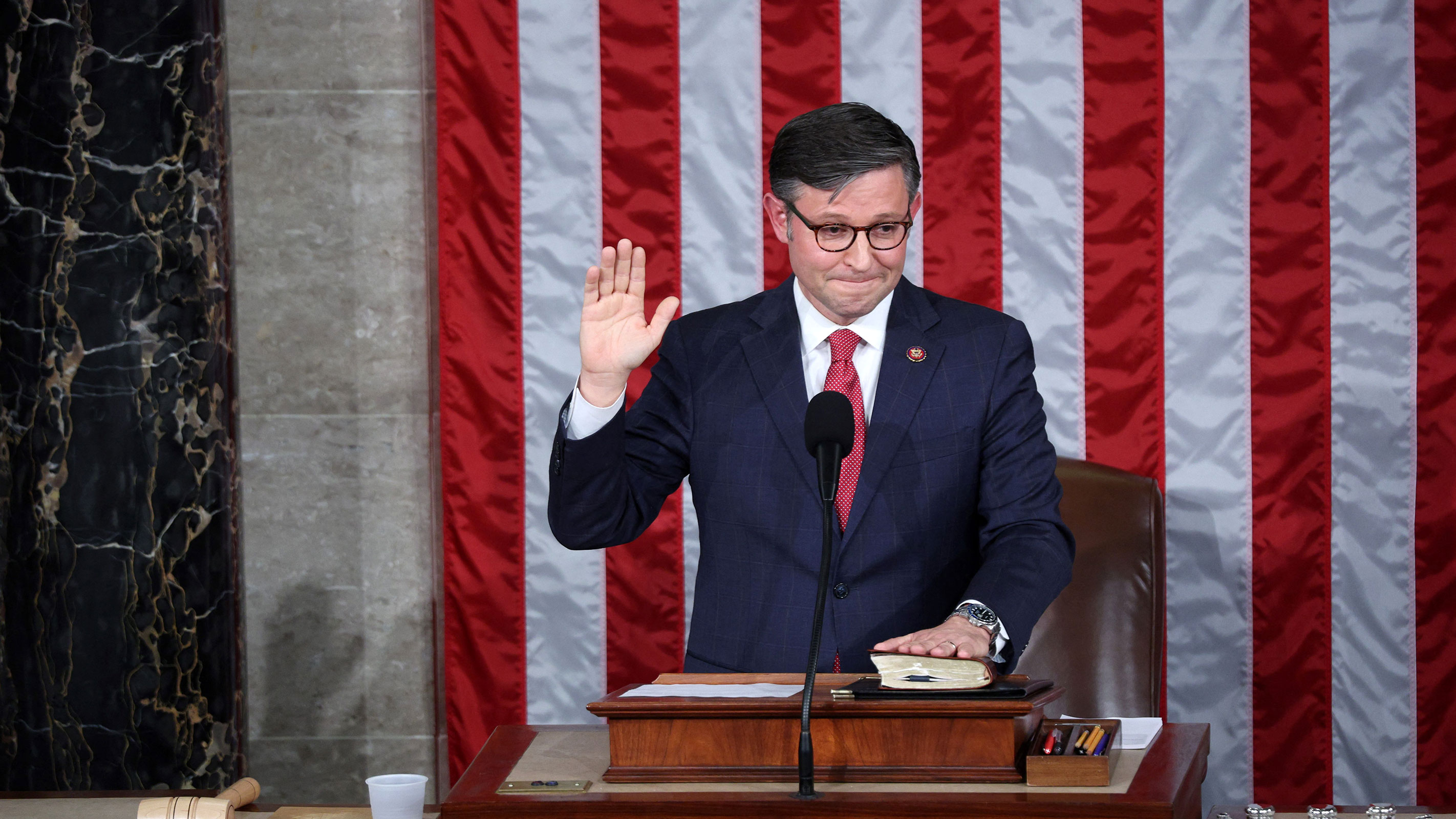 Mike Johnson vai liderar uma Cmara dividida, com 221 republicanos e 214 democratas (Foto: Tom Brenner/AFP/Getty Images)