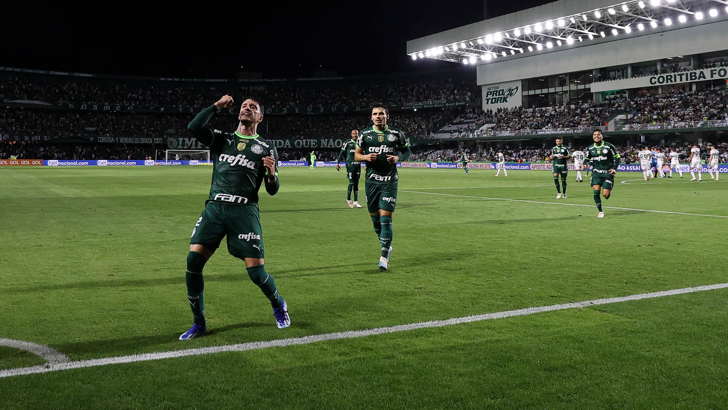 Palmeiras x São Paulo: onde assistir, escalações e horários do