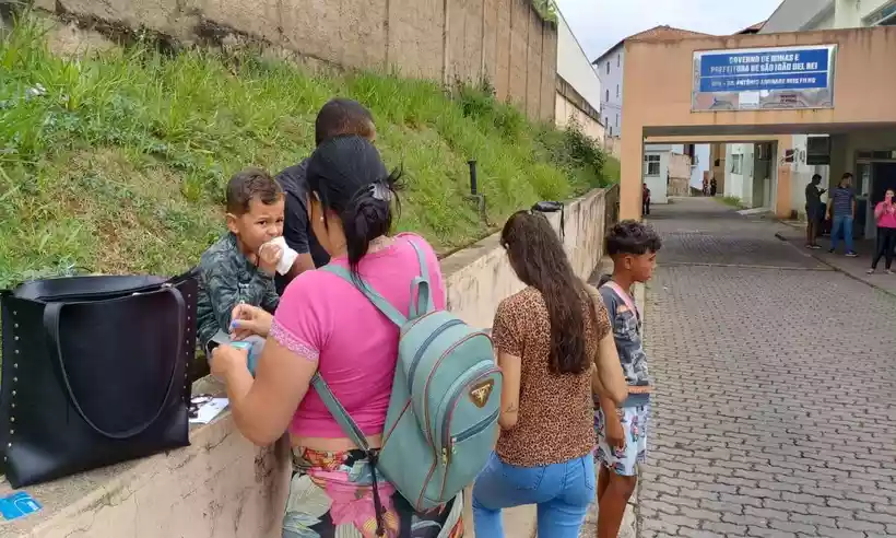 Moradores de So Joo del-Rei queixam de sobrecarga de pacientes e da falta de pediatras na rede de sade pblica da cidade (foto: Lucas Peralta/TV Alterosa)
