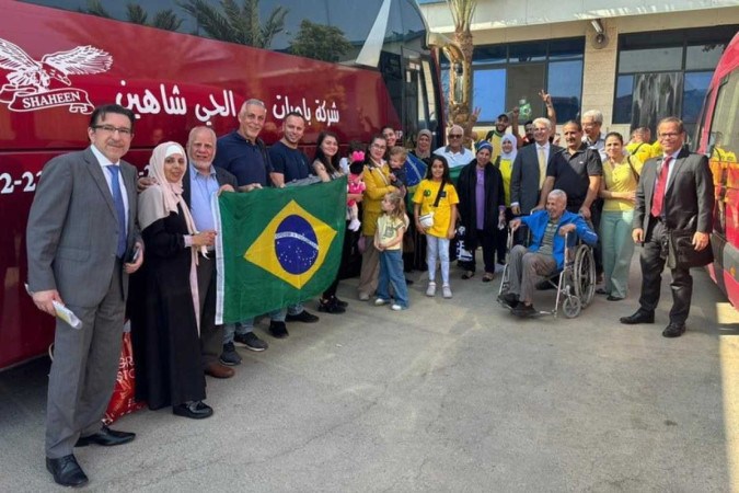 Grupo de brasileiros saram da Cisjordnia para Jeric, onde fizeram os trmites de imigrao antes de cruzar a fronteira com a Jordnia  (Crditos: Divulgao/Governo Federal)