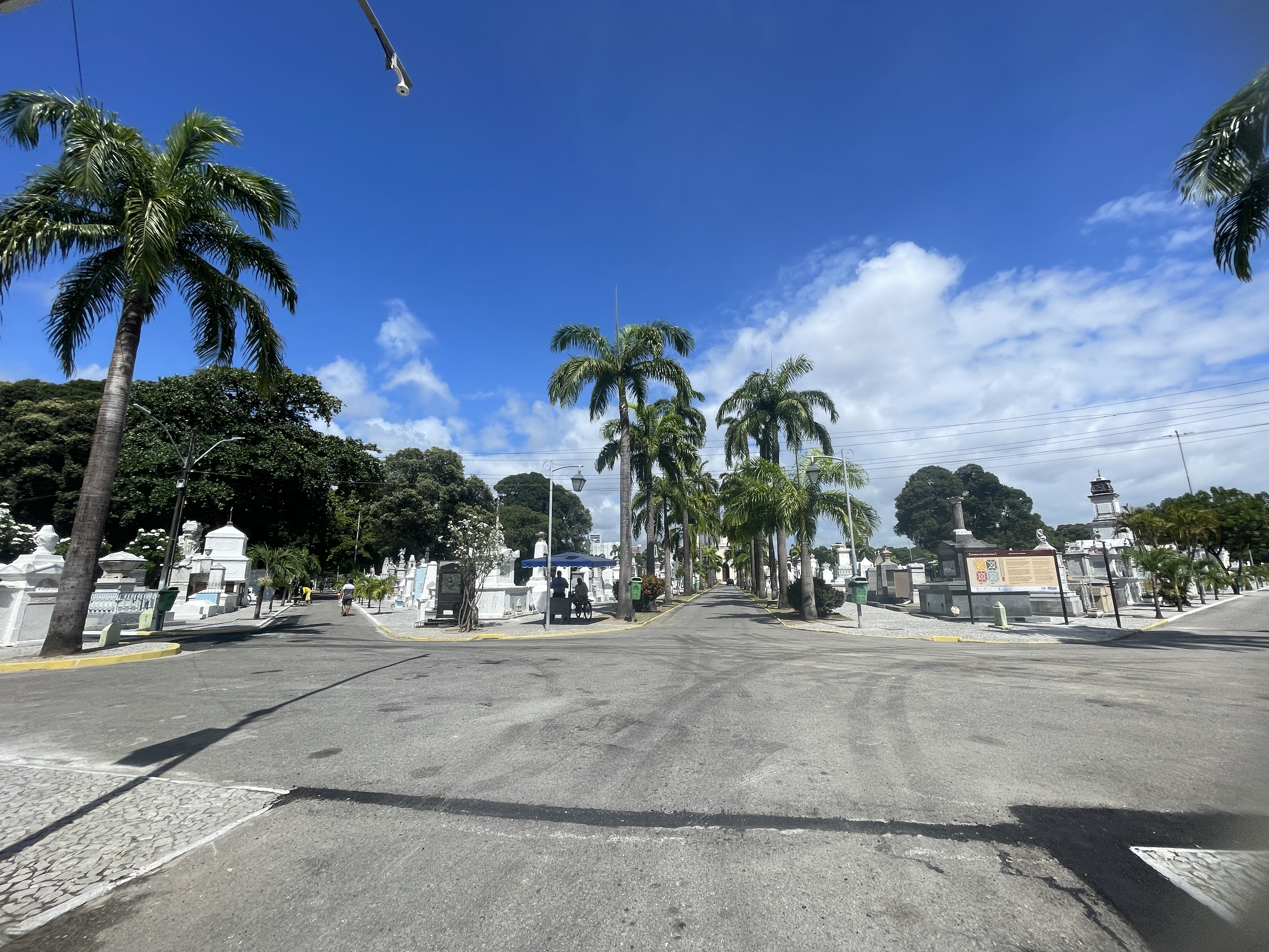 As pessoas devem estar atentas aos servios que estaro ou no disponveis neste feriado. 
 (Foto: Romulo Chico /Esp DP foto)