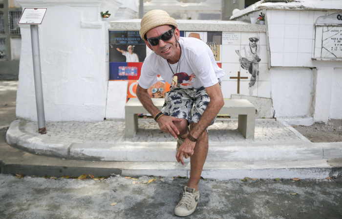 Pereira Campos veste trajes característicos de Chico Science (Crédito: Rafael Vieira/DP Foto)