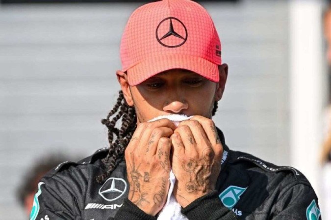 
Hamilton vai disputar o Grande Prmio do Brasil de Frmula 1 no prximo domingo (05)  (foto: ATTILA KISBENEDEK / AFP)