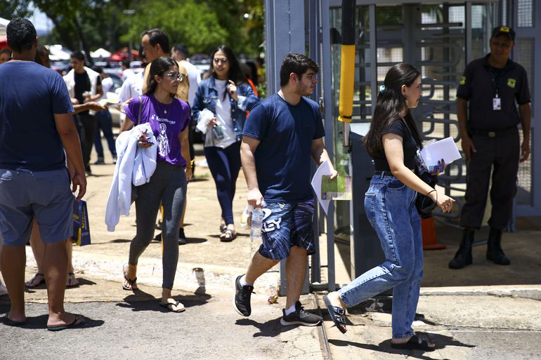 Faltando menos de um mês para congresso, estudantes têm passagens