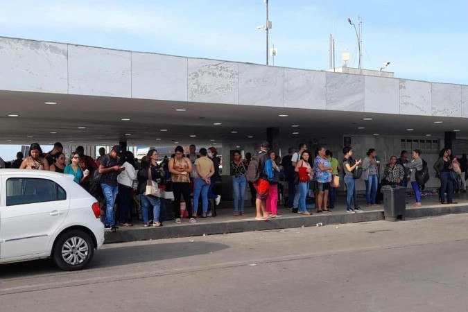 Na plataforma inferior, havia apenas nibus em direo  Esplanada dos Ministrios (Crditos: Letcia Mouhamad/CB/D.A Press)