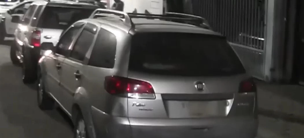 O condutor do carro identificado como Joo Victor da Silva Cndido, filho da irm do ex-lutador (Foto: Reproduo/TV Record)