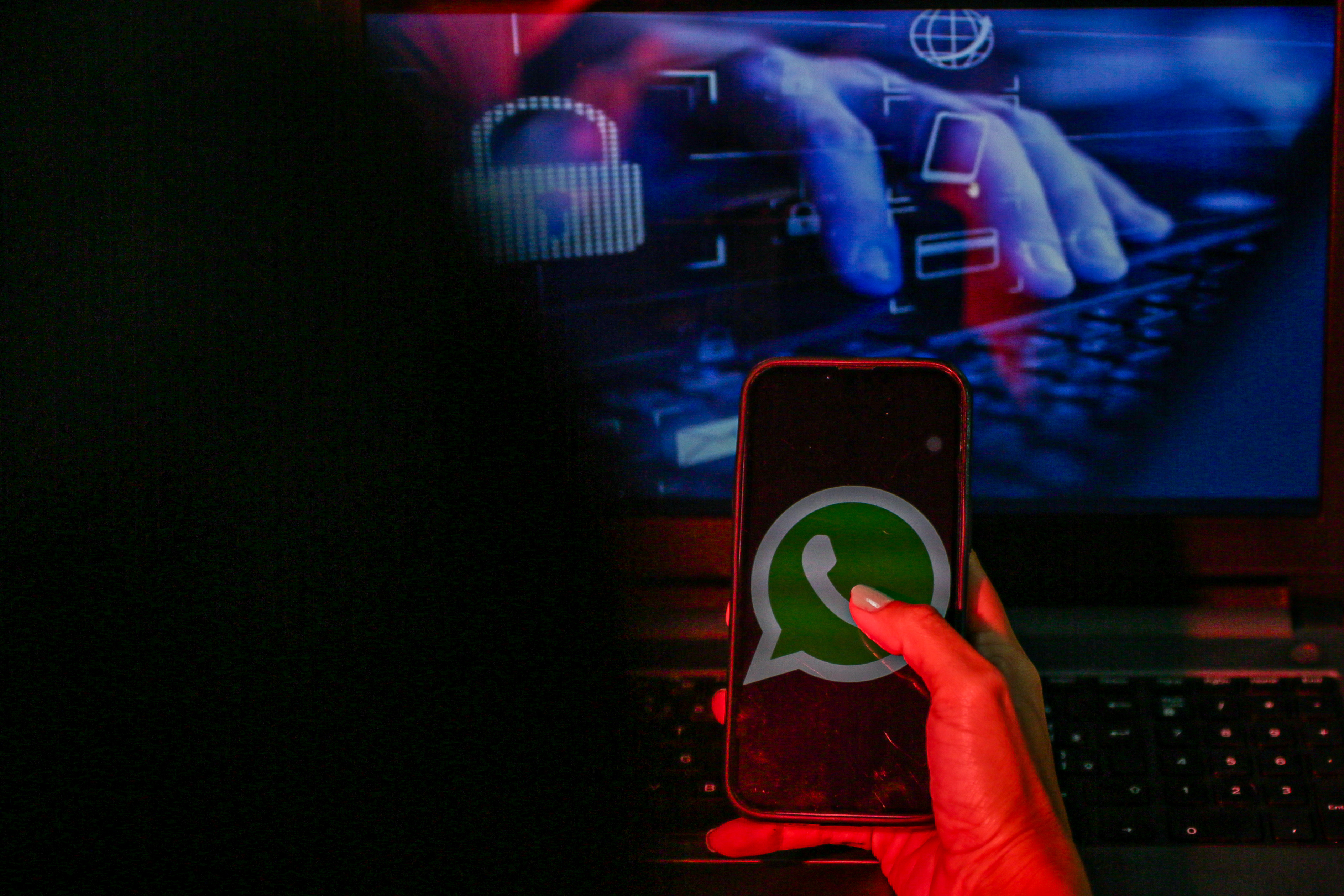 As adolescentes, que tm entre 13 e 15 anos, afirmaram  que esto sendo vtimas da adulterao de fotos que fazem ligao com  contedos pornogrficos e de nudez (Rafael Vieira/DP)
