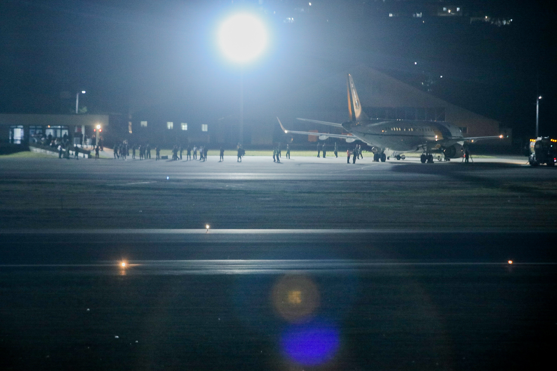 Avio pousou no Recife s 20h21 ((Sandy James/DP Foto))