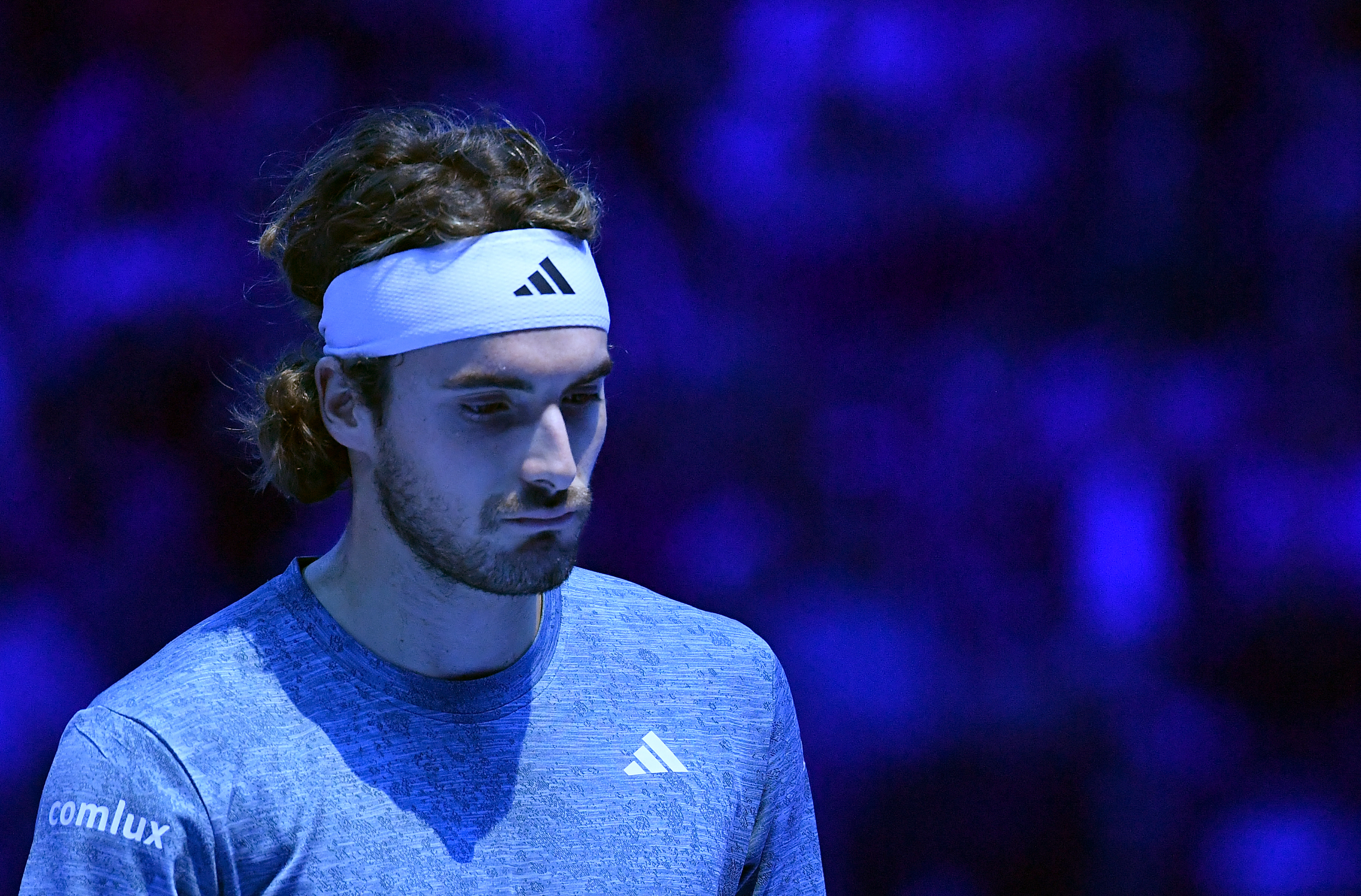 Tsitsipas joga três games, desiste contra Rune e leva vaias no ATP