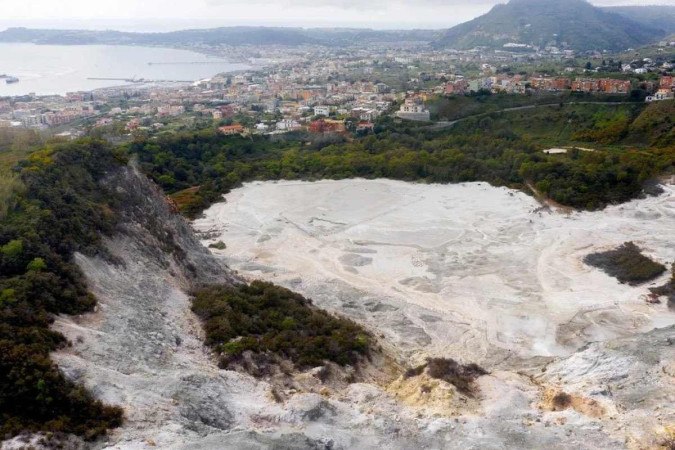 

As ltimas mega erupes dos Campi Flegrei, capazes de distorcer o clima de todo o planeta, ocorreram h 40 mil e 15 mil anos  (foto: Reproduo/Meteored itlia)