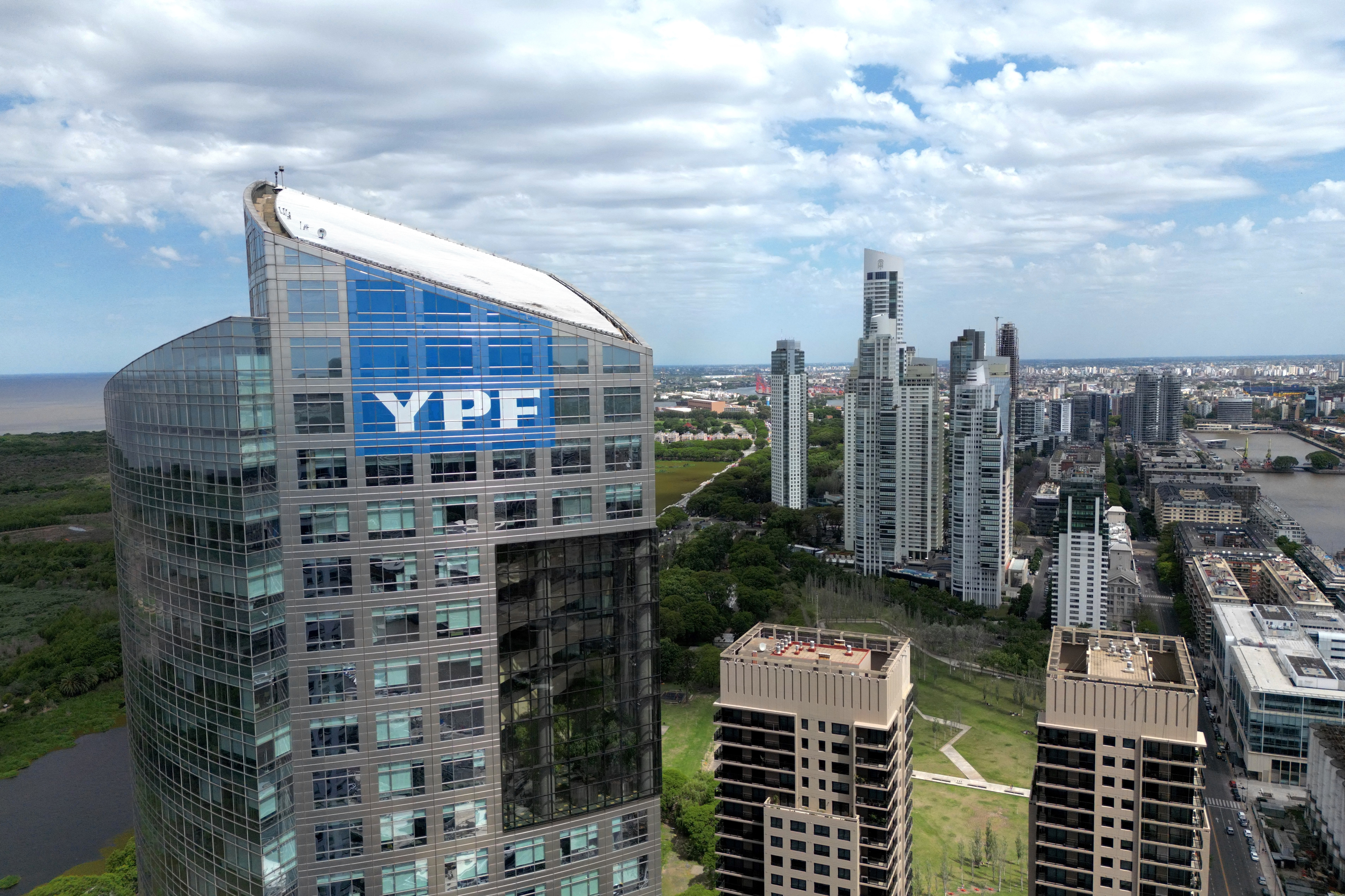 Petroleira argentina YPF (foto: Luis ROBAYO / AFP)