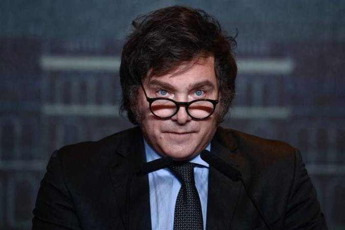 Javier Milei faz o pronunciamento da vitria, na noite de domingo: reforma do Estado est entre as prioridades do novo presidente (crdito: Luis Robayo/AFP)