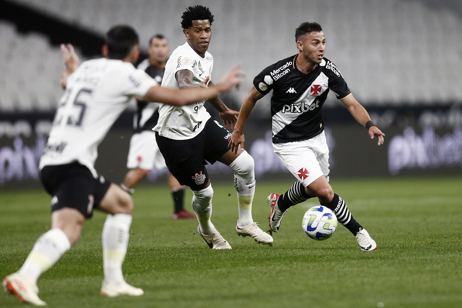 Vasco x Corinthians: onde assistir ao jogo pelo Brasileirão