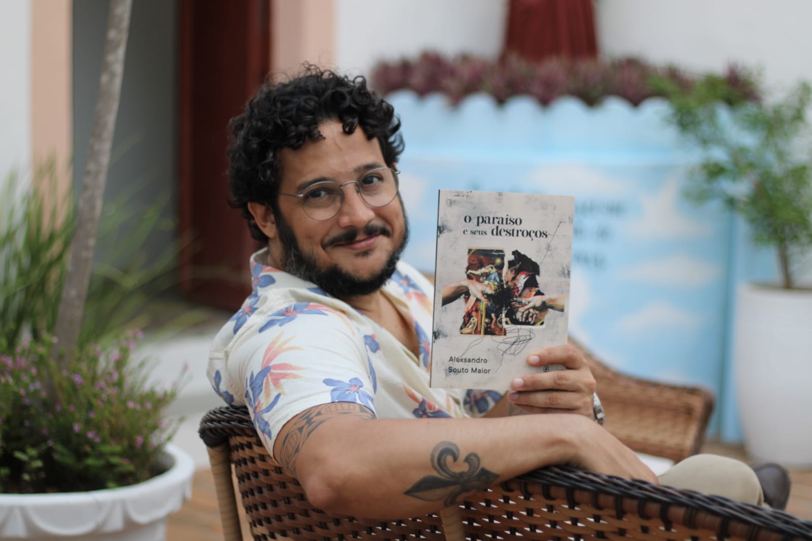 Alexsandro  autor de obras de poesia, fico e teatro (Augusto Pessoa)