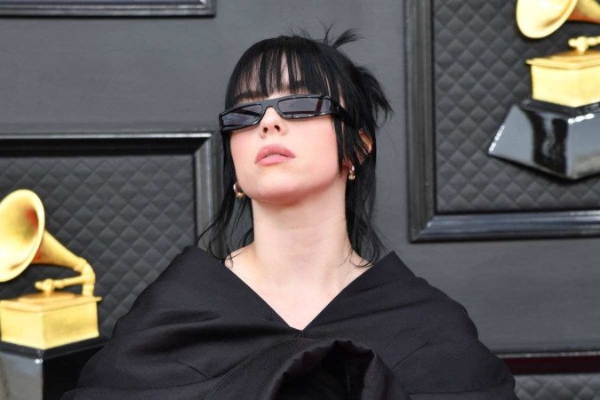 A cantora e compositora norte-americana Billie Eilish  uma das apostas para a principal categoria da noite (crdito: ANGELA WEISS/AFP)