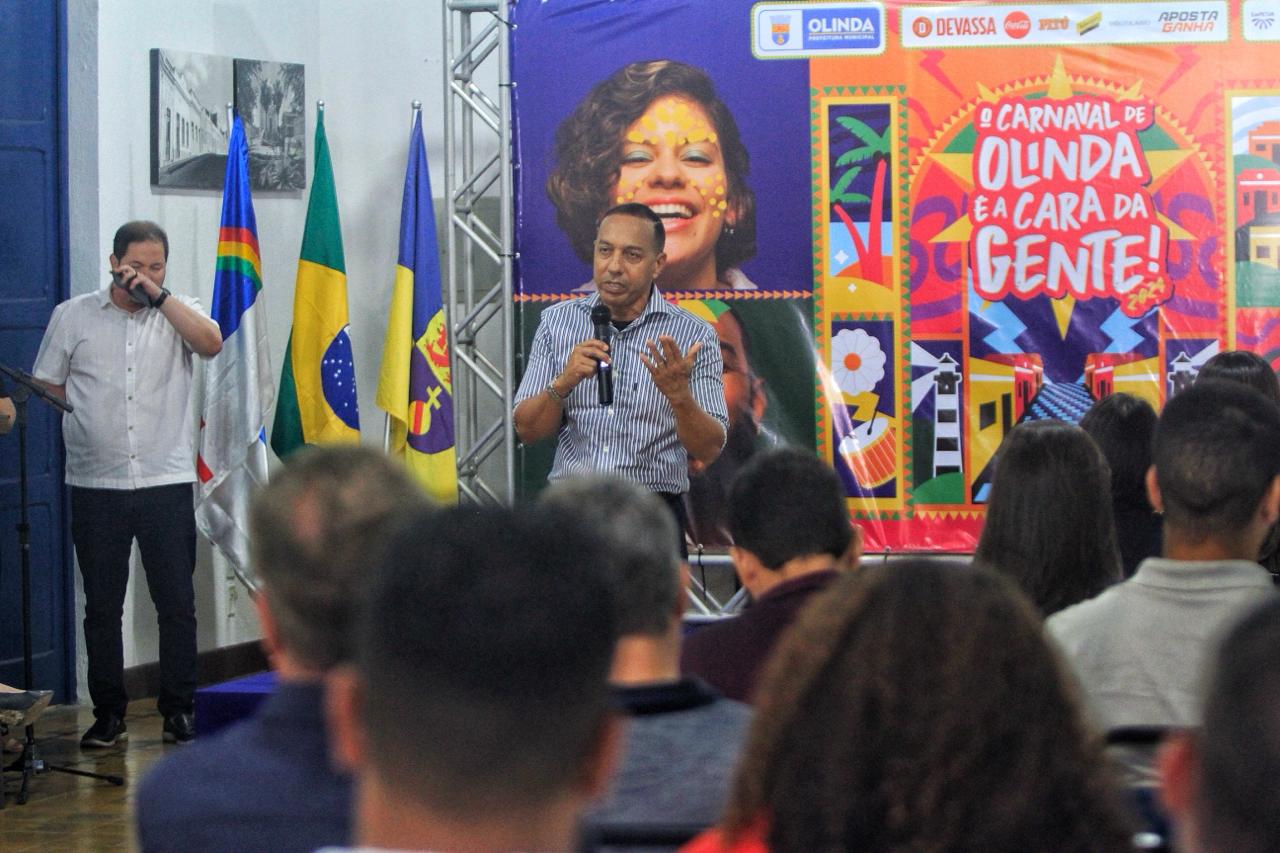 Prefeito de Olinda, Luprcio, apresentou dados do Carnaval 2024 (Foto: Rmulo Chico/Esp DP Foto)