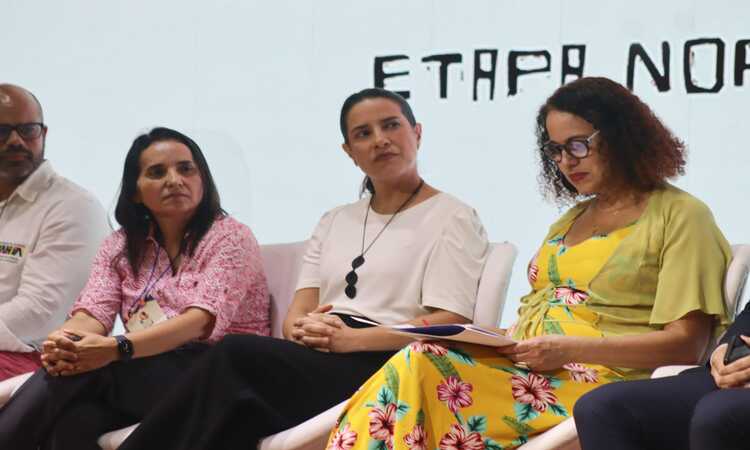 Participaram tambm a governadora de Pernambuco Raquel Lyra (PSDB), a ministra da Cincia, Tecnologia e Inovao (MCTI), Luciana Santos (PCdoB) e a secretria de Cincia, Tecnologia e Inovao de Pernambuco, Mauriclia Vidal Montenegro (Foto: Priscilla Melo)