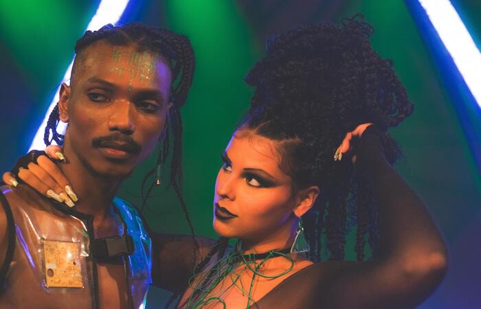 ''Becos da Realeza'' contempla faixas exclusivas e músicas do EP ''Sobrevivências Periféricas'' (Foto: Ingrid Veloso) ''Becos da Realeza'' contempla faixas exclusivas e músicas do EP ''Sobrevivências Periféricas'' (Foto: Ingrid Veloso)