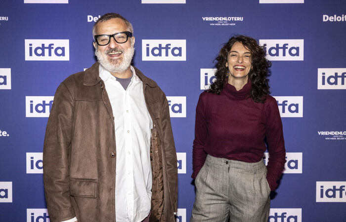 (Os diretores Lírio Ferreira e Carolina Sá no festival IDFA, na Holanda. Divulgação) (Os diretores Lírio Ferreira e Carolina Sá no festival IDFA, na Holanda. Divulgação)