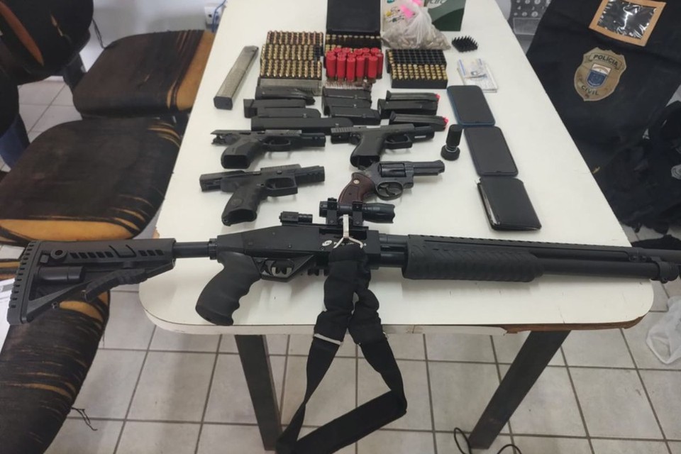 Armas apreendidas na segunda fase da Operação Blindados (Divulgação/PCPE)